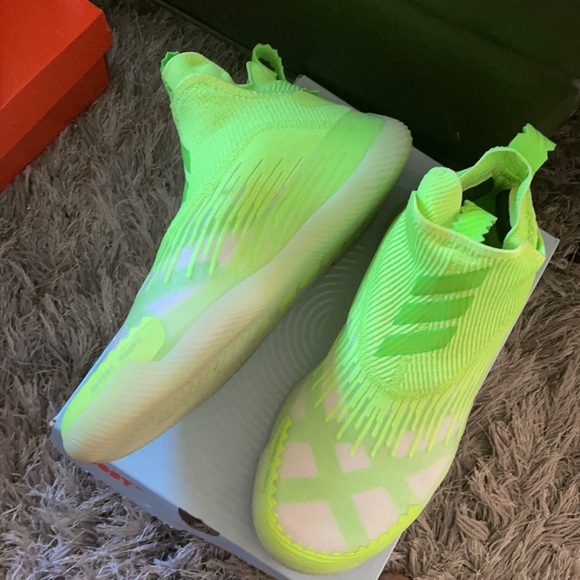 Athletic_Shoes